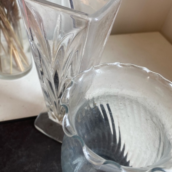 lot of 2 clear flower vases - Picture 3 of 5